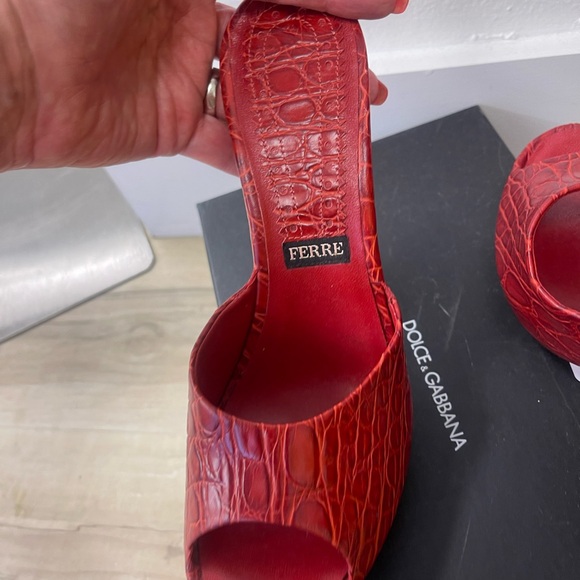 Gianfranco FERRE red leather mules 7.5 /38 - Picture 5 of 7